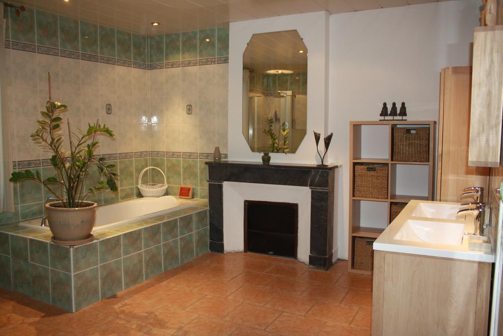 Les Portes Du Soleil Bed & Breakfast Capestang Room photo
